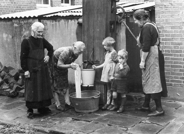 Bild 740 - Pumpe in der Bleichenstr. 1956