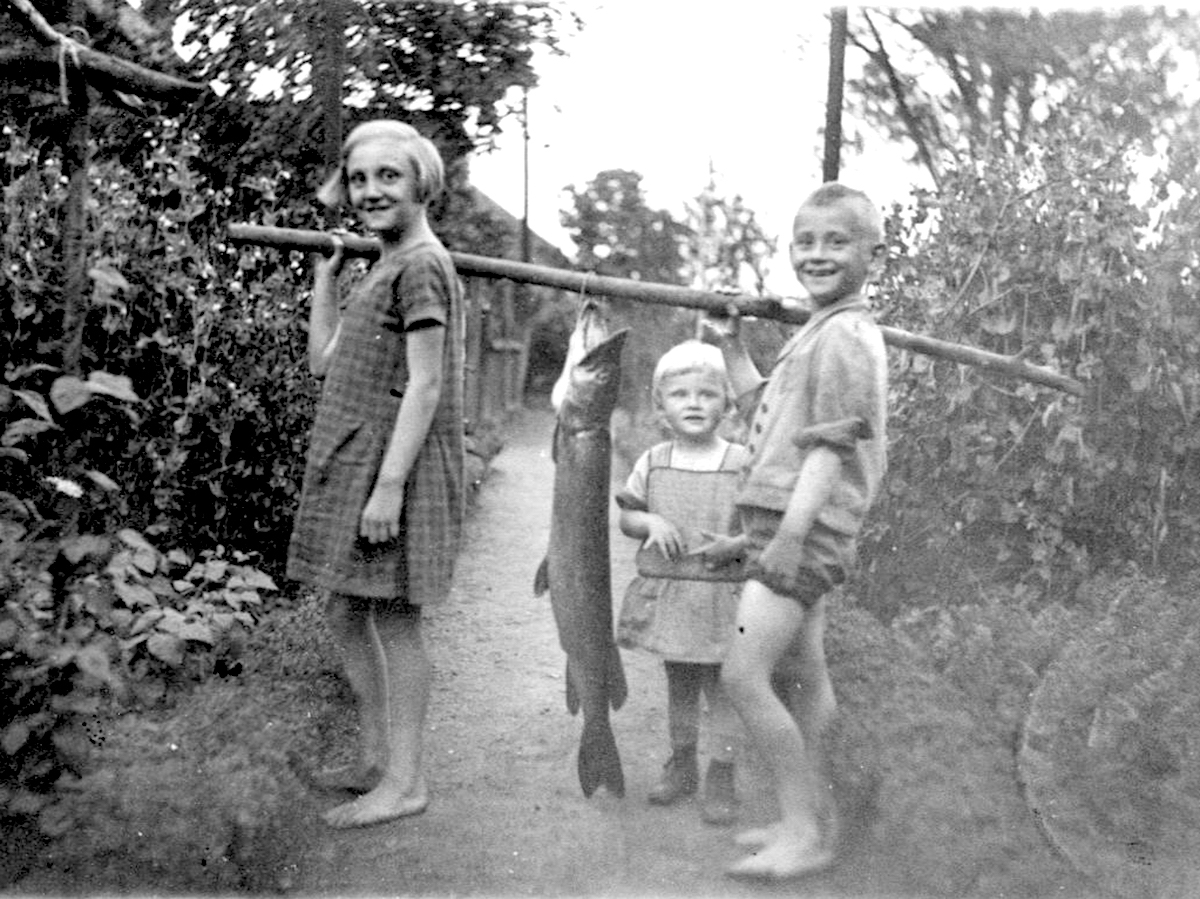 Bild 2332 - Jugendliche Fischer - Mühlenkolk 1928