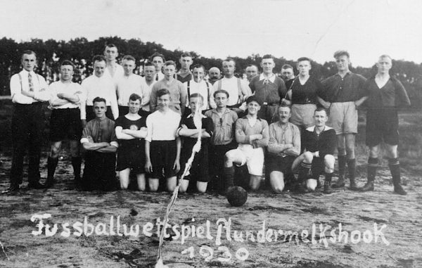 Fußballwettkampf auf dem Plundermelkshoek 1930